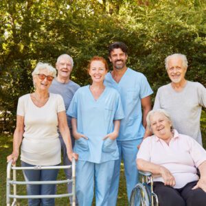 De passer på os – men hvem passer på dem?